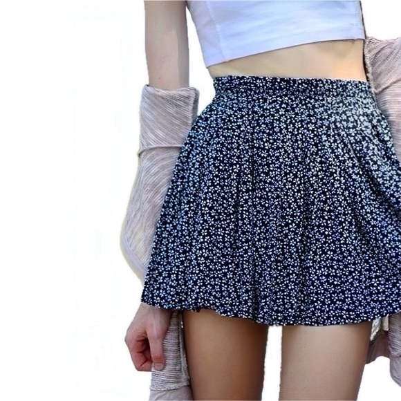 2 Mini Flare Skirts Bundle - Picture 3 of 12